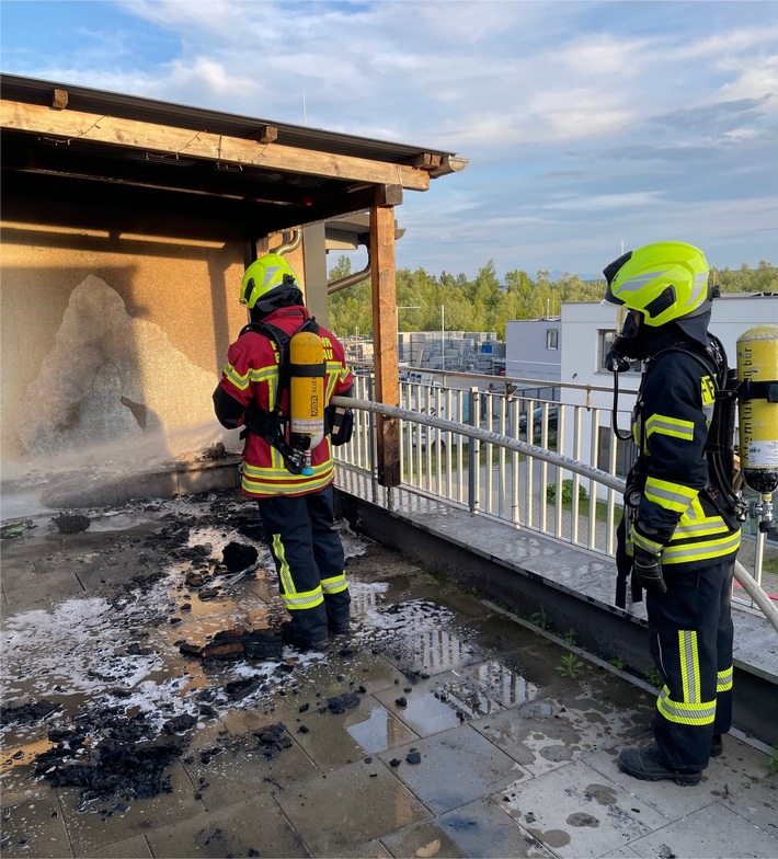 FW Reichenau: Brand auf Balkon gelöscht, Reichenau-Lindenbühl, 19.05.2025