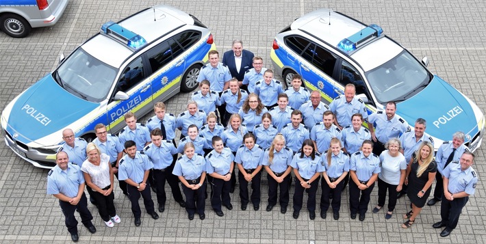 POL-VIE: Kreispolizeibehörde: 28 Kommissaranwärterinnen und- anwärter machen ihre ersten Schritte in der Polizeipraxis: Herzlich willkommen im Team und im Kreis Viersen!
