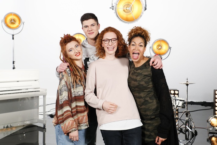 Allein unter Frauen im "The Voice of Germany"-Finale 2017: Benedikt Köstler tritt gegen Natia Todua, BB Thomaz und Anna Heimrath an