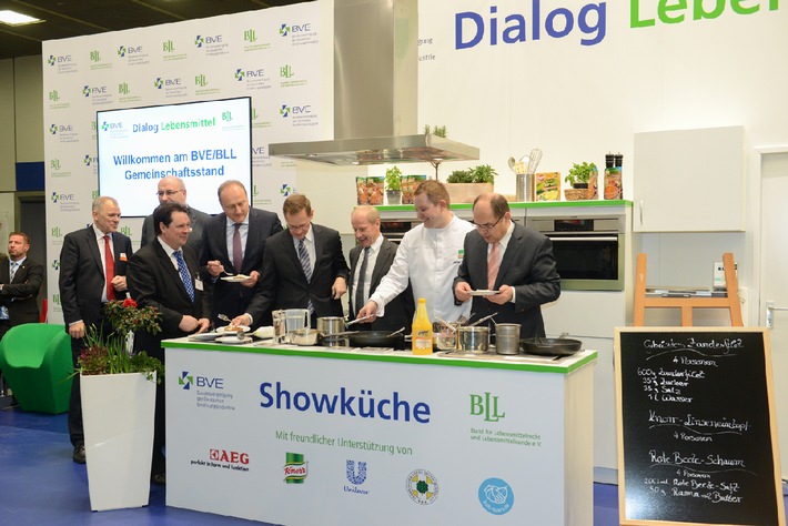 Die Spitzenverbände der Lebensmittelwirtschaft begrüßen Bundesminister Schmidt und Bürgermeister Müller auf der Grünen Woche