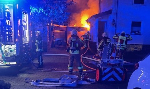 POL-ME: Garage in Vollbrand - die Polizei ermittelt - Langenfeld - 2412008