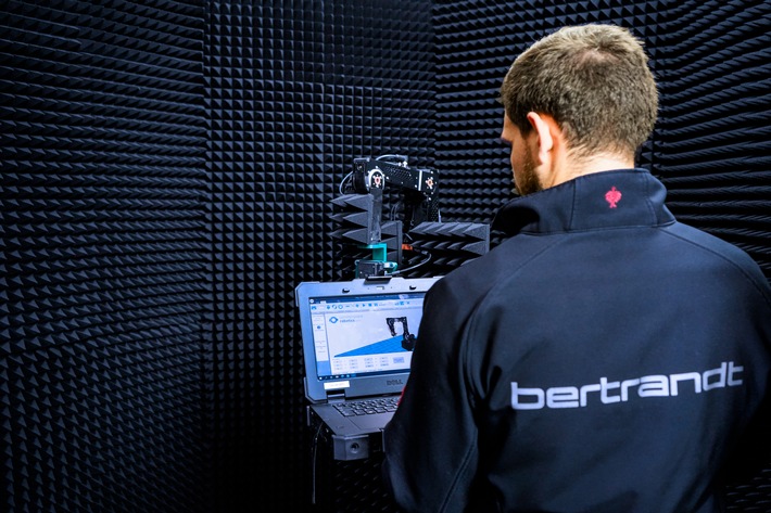 Bertrandt bietet jetzt Radarabsicherung im Testlabor