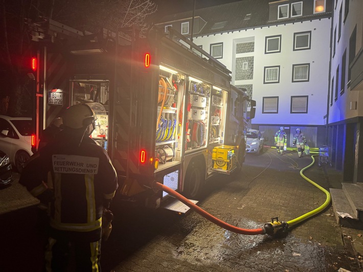 FW-BO: Kellerbrand in einem Mehrfamilienhaus in Bochum Wattenscheid