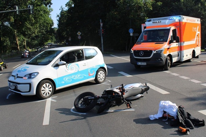 POL-RBK: Rösrath - Verkehrsunfall mit schwerverletztem Motorradfahrer