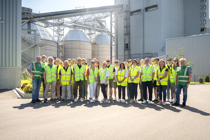 Lions Club Oberkirch-Schauenburg besichtigt neues Biomasse-Heizkraftwerk der Koehler-Gruppe