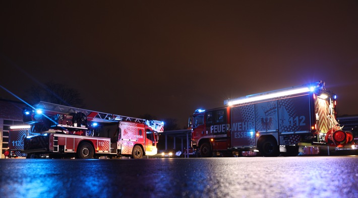 FW-E: Brand in Halle einer Elektrofachfirma, schnelles Eingreifen der Feuerwehr verhindert schlimmeres - Keine Verletzten