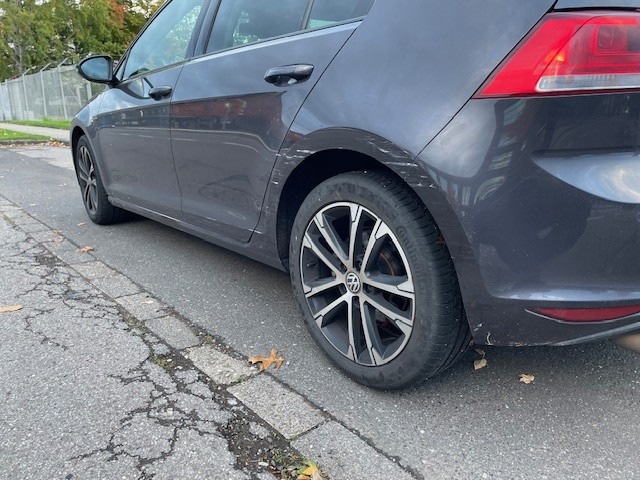 POL-PDTR: Verkehrsunfallflucht