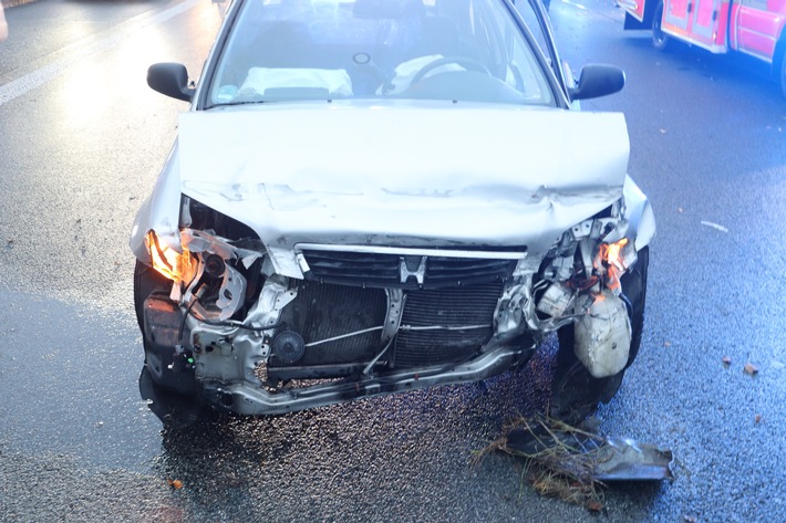 POL-BI: Verkehrsbehinderungen nach Unfall