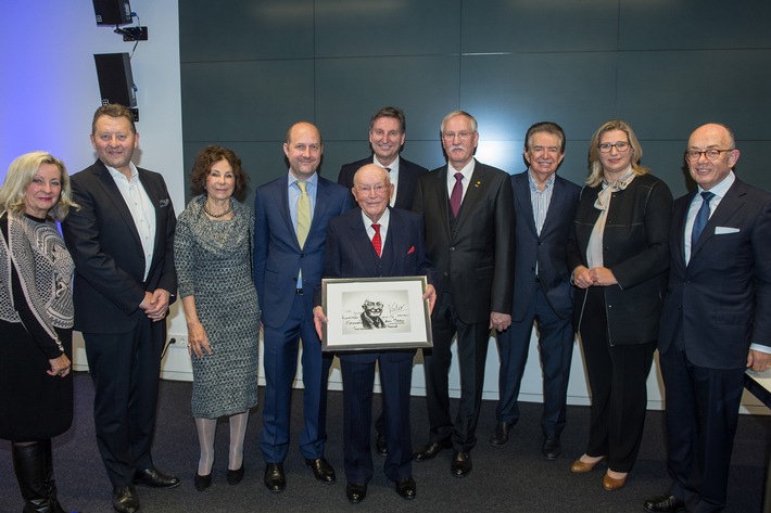 Ein Vollblutunternehmer mit 90 Jahren / Mit Dr. Oswald Hager feiert ein Pionier der deutschen Elektrotechnikbranche seinen 90. Geburtstag