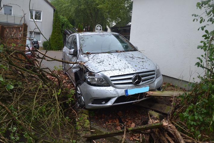 POL-NI: Pflichtbewußtsein führt zum Unfall