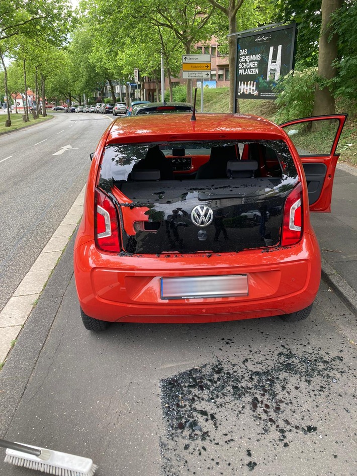 POL-KS: 3.000 Euro Schaden bei Unfallflucht in Niederzwehren: Ermittler erbitten Zeugenhinweise