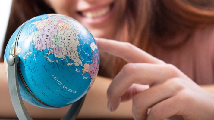 Von der Schulbank in die Welt: gut abgesichert auf Reisen