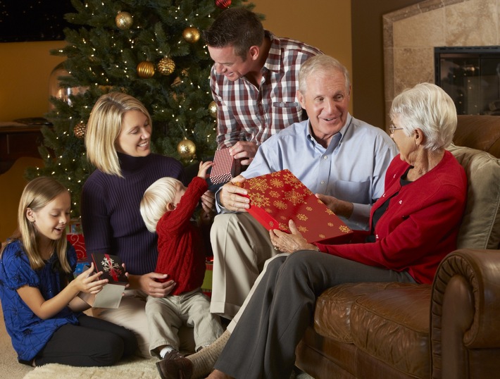 Internationale Familien-Umfrage: Zwei Drittel erwarten Familienstreitigkeiten zu Weihnachten - 84 Prozent der Familien möchten dennoch die Feiertage gemeinsam verbringen