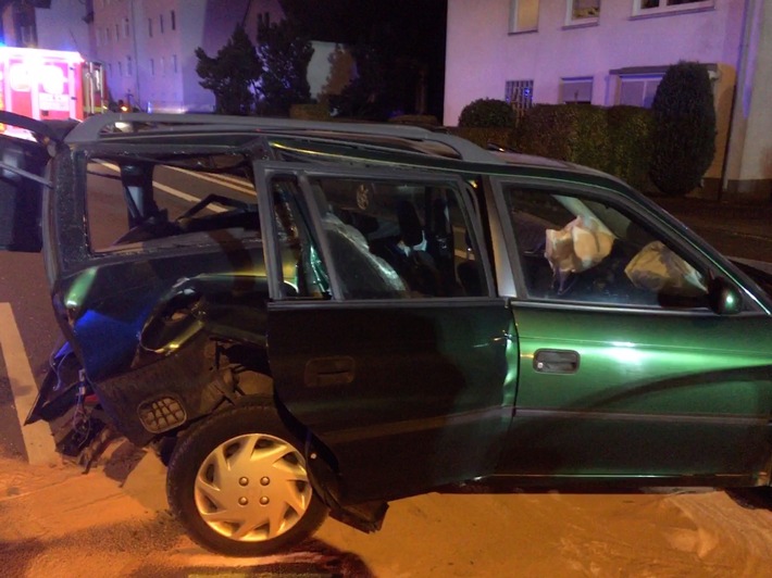 FW-MH: Schwerer Verkehrsunfall auf der Saarner Straße
#fwmh
