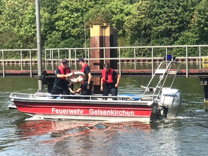 FW-GE: Verletzte Person im Uferbereich des Rhein-Herne-Kanals / Glückliche Fügung sorgt für schnelle Versorgung einer Brandverletzung