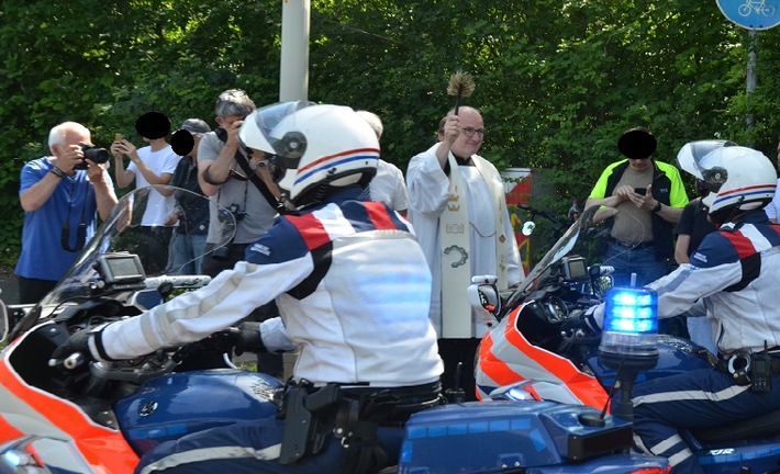 BPOL NRW: Bundespolizei veranstaltet 15. Polizei-Biker-Gottesdienst 
Gemeinsam lenken und gedenken 
Bisher über 11.000 Biker und über 66.600,- Euro Spenden für guten Zweck