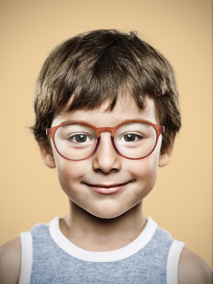 Revolution gegen zunehmende Kurzsichtigkeit bei Kindern: MiYOSMART Brillengläser von HOYA