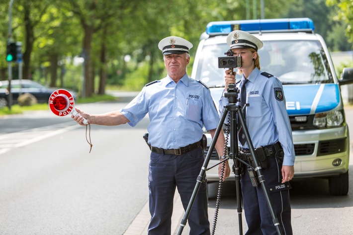 POL-ME: Geschwindigkeitsmessungen in der 44. KW - Kreis Mettmann - 2210145