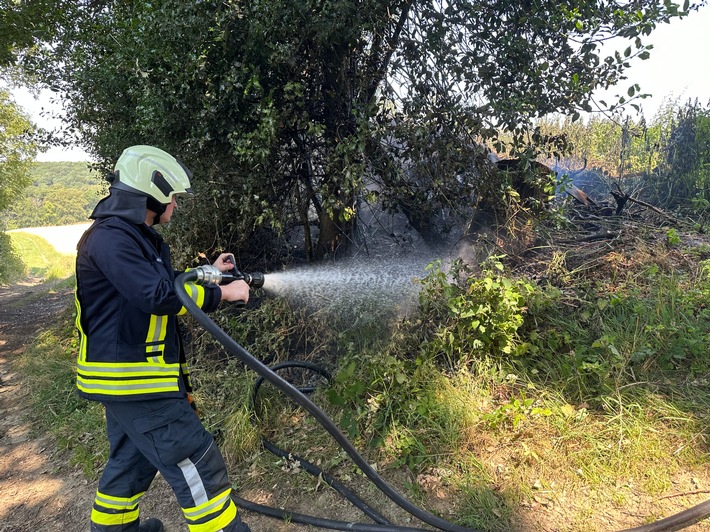 FW-EN: Gemeldeter Waldbrand &amp; Brand beim Grillen