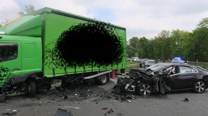 POL-DEL: Autobahnpolizei Ahlhorn: Landkreis Diepholz, Gemeinde Stuhr Verkehrsunfall mit hohem Sachschaden und einer leicht verletzten Person