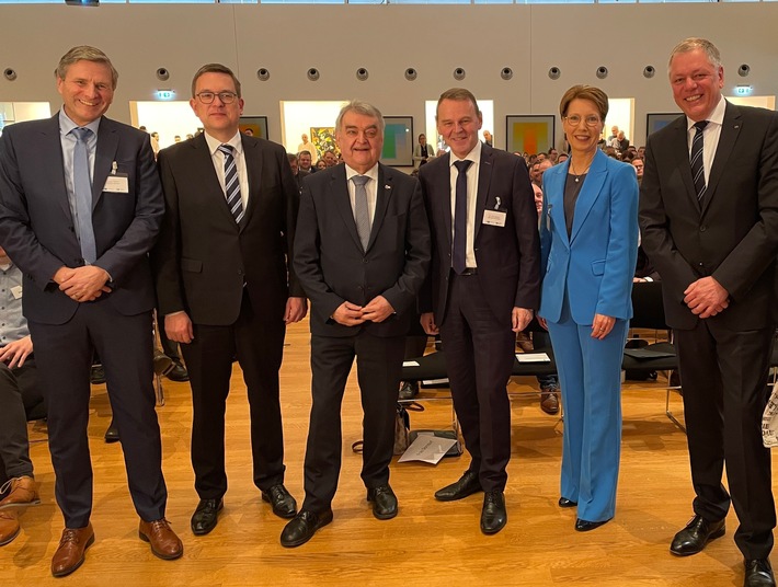 POL-MS: Cybercrime Kongress der IHK Nord Westfalen und der Polizei Münster - Erfolgreicher Austausch mit 300 Geschäftsführenden und IT-Verantwortlichen nordwestfälischer Unternehmen