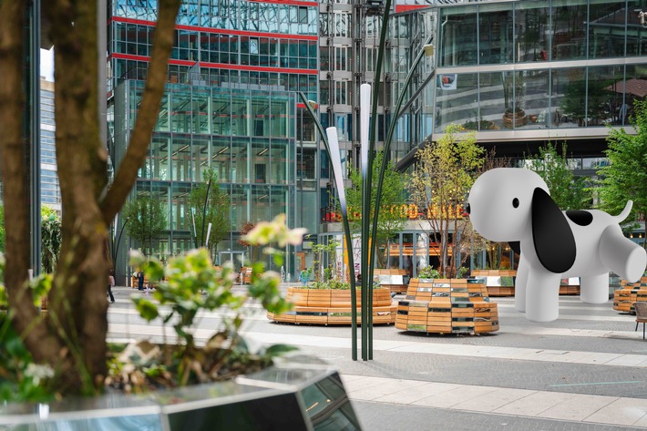 25 Jahre Architektur-Ikone am Potsdamer Platz / Das Center feiert mit Adrenalin, Musik und riesigen Tiergarten Creatures