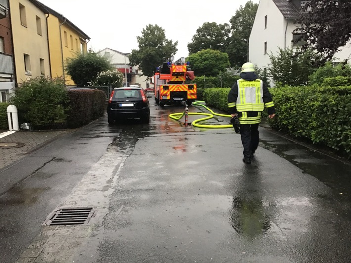 FW-BN: Wohnungsbrand in Mehrfamilienhaus in Bonn-Limperich