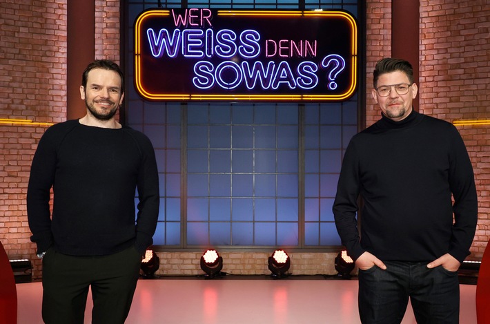 Rate-Rezepte: Die TV-Spitzenköche Steffen Henssler und Tim Mälzer bei "Wer weiß denn sowas?" / Das Wissensquiz vom 11. bis 15. Oktober 2021, um 18:00 Uhr im Ersten