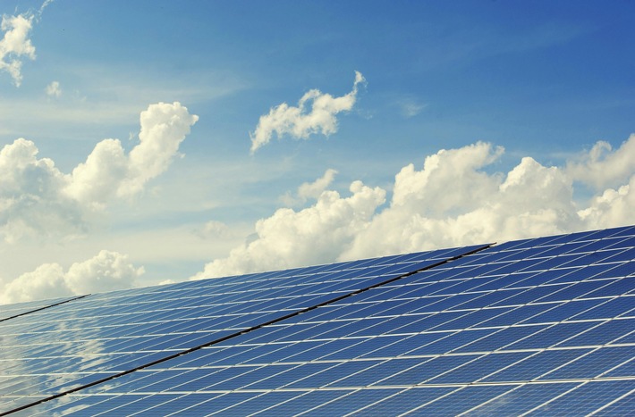 Studie von suena energy: Optimierte Auslegung kann das Erlöspotenzial von Grünstromspeichern mehr als verdoppeln