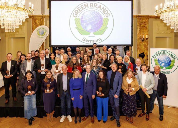 Renate Künast und 52 Marken als GREEN BRANDS Germany ausgezeichnet