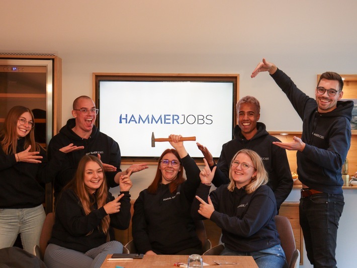 Das Hammerjobs-Team / Weiterer Text über ots und www.presseportal.de/nr/167729 / Die Verwendung dieses Bildes für redaktionelle Zwecke ist unter Beachtung aller mitgeteilten Nutzungsbedingungen zulässig und dann auch honorarfrei. Veröffentlichung ausschließlich mit Bildrechte-Hinweis.