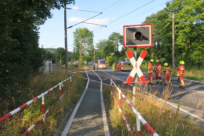 POL-ME: Tragischer Unfall an Bahnübergang: 78-jährige Fußgängerin verstorben - Velbert-Neviges - 2209009