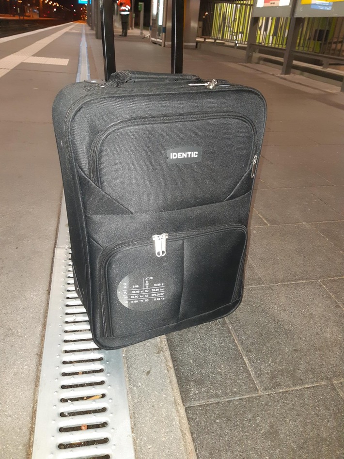BPOLI MD: Wieder herrenloses Gepäckstück im Hauptbahnhof, Bundespolizei findet Einhandmesser im Koffer