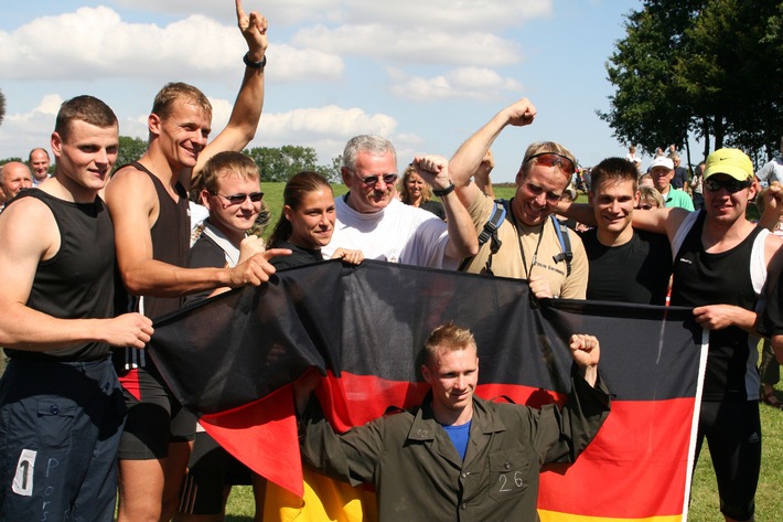 Deutsche Marine - Bilder der Woche: Weltmeisterträume wurden war - Deutschland im Glück