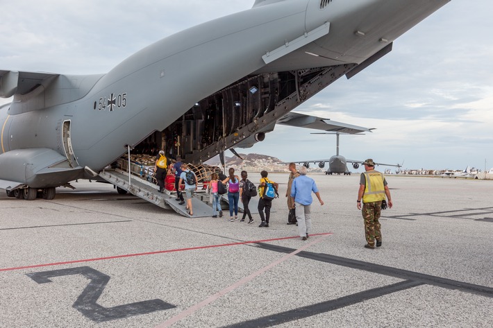 Deutsche A400M liefern Hilfsgüter nach Saint Martin und fliegen Europäer aus