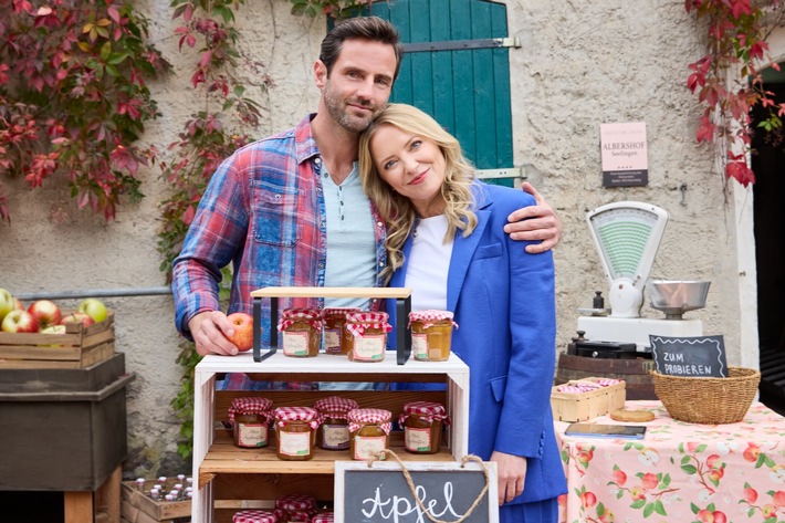 Ein Neuzugang zum Verlieben: Ab Donnerstag knistert es in der SAT.1-Daily "Ein Hof zum Verlieben" zwischen Diana Staehly und Stefan König