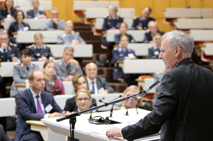 Erster Durchgang Mentoren-Projekt der Bundeswehr beendet:
Erfahrene Berater für junge Führungskräfte