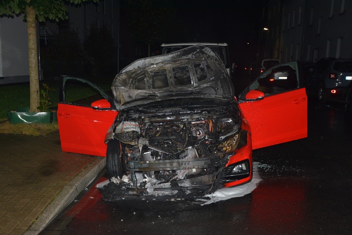 POL-ME: Brandserie: Vier weitere Fahrzeugbrände am frühen Morgen - Ratingen - 2310051