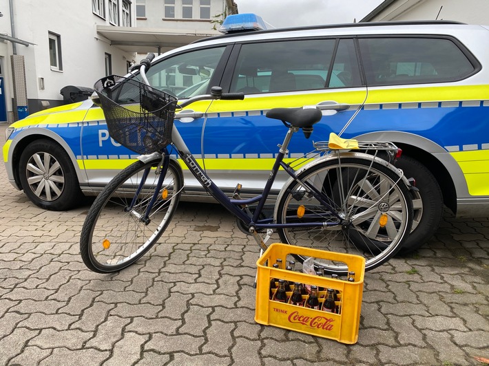 POL-HM: Eigentümer gesucht! - Fahrrad und Getränkekiste entwendet!