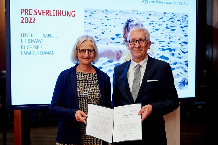Preisverleihung: Auszeichnungen Buchpreis Familienroman und Leuchtturmpreis Ehrenamt in Berlin überreicht