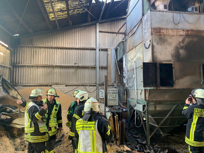 FW Ratingen: Feuerwehr Ratingen unterstützt bei zwei Einsätzen in der Nachbarschaft