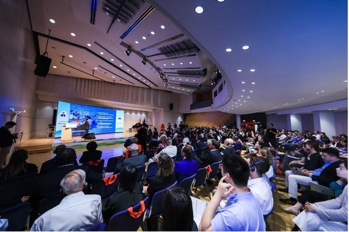 17. "Taicang-Tag": Stuttgart empfängt erneut das zentrale Forum für chinesisch-deutsche Zusammenarbeit. Photo by Xinhua / Weiterer Text über ots und www.presseportal.de/nr/167344 / Die Verwendung dieses Bildes für redaktionelle Zwecke ist unter Beachtung aller mitgeteilten Nutzungsbedingungen zulässig und dann auch honorarfrei. Veröffentlichung ausschließlich mit Bildrechte-Hinweis.
