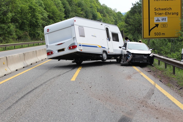 POL-PPTR: Unfall mit Wohnwagengespann