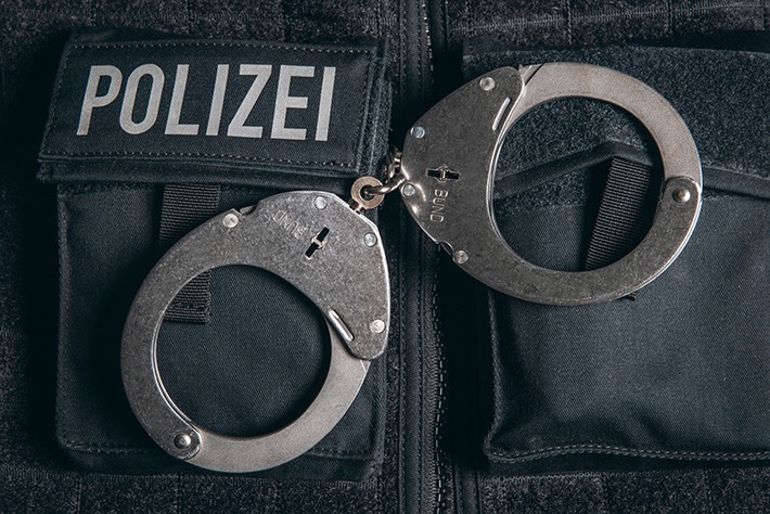 BPOL NRW: Bundespolizei vollstreckt im Rahmen der wiedereingeführten Grenzkontrollen einen Haftbefehl wegen schweren Raubes