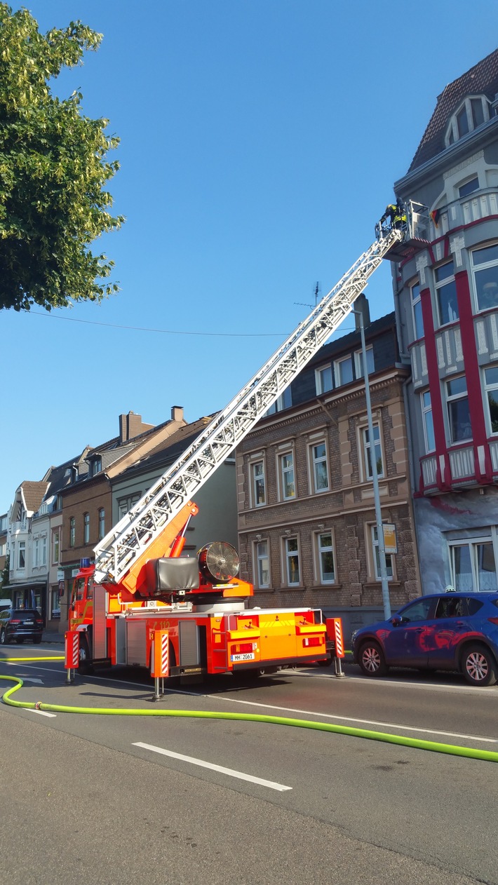 FW-MH: Zimmerbrand in der Duisburger Straße