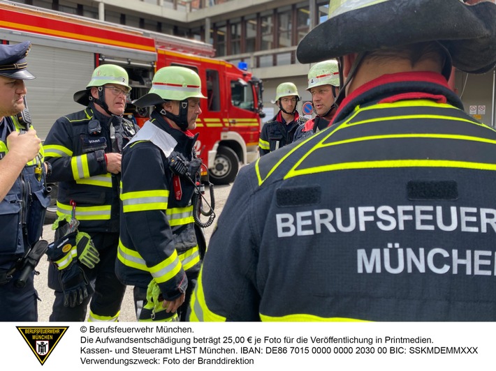 FW-M: Unbekannte Flüssigkeit - Feuerwehreinsatz in Labor (Schwabing)