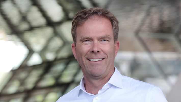 Dr. Jan Becker_CEO und Vorsitzender der GF Porsche Lifestyle GmbH & Co. KG.jpg