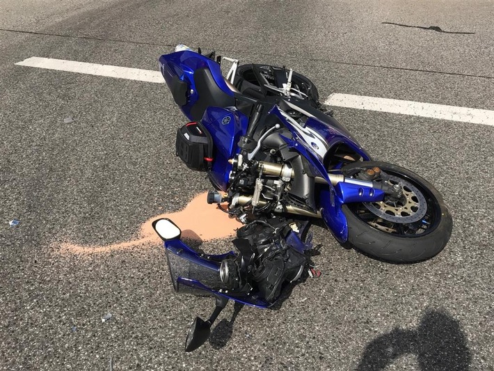 POL-PDKL: Motorradfahrer bei Unfall leichtverletzt