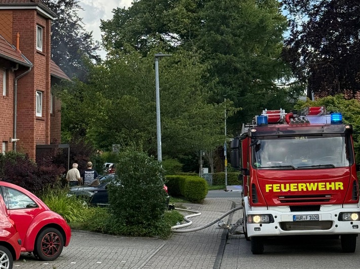 FW-AUR: Rauchmelder ruft Einsatzkräfte rechtzeitig herbei