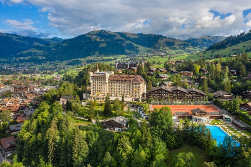 Medienmitteilung: Gstaad Palace – Freiraum für Schweizer Ferienmacher